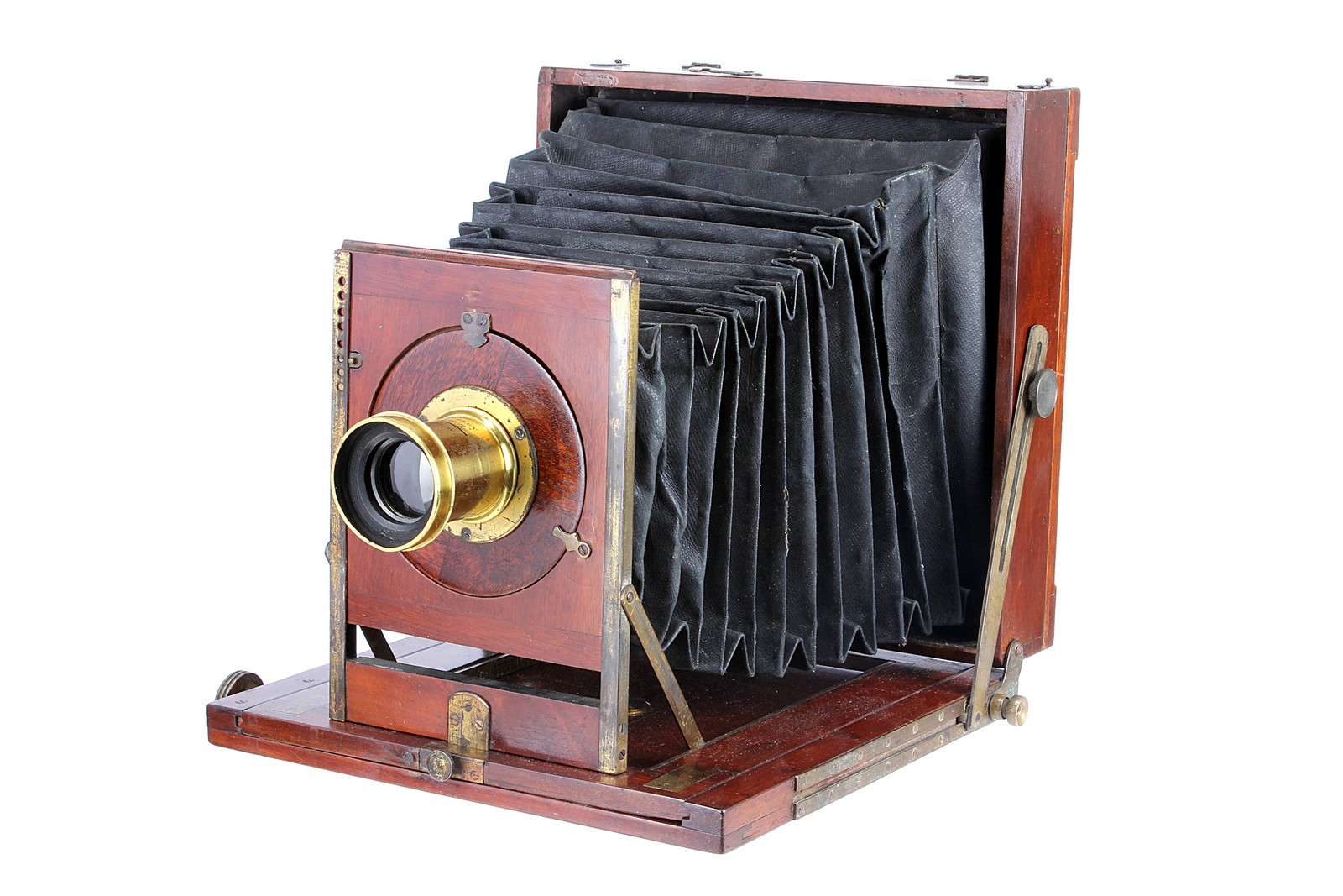 An Unmarked Mahogany Field Camera, by W. Whiteley, 6¼x8¼”, with W. Whiteley 7x5 Rapid Rectilinear