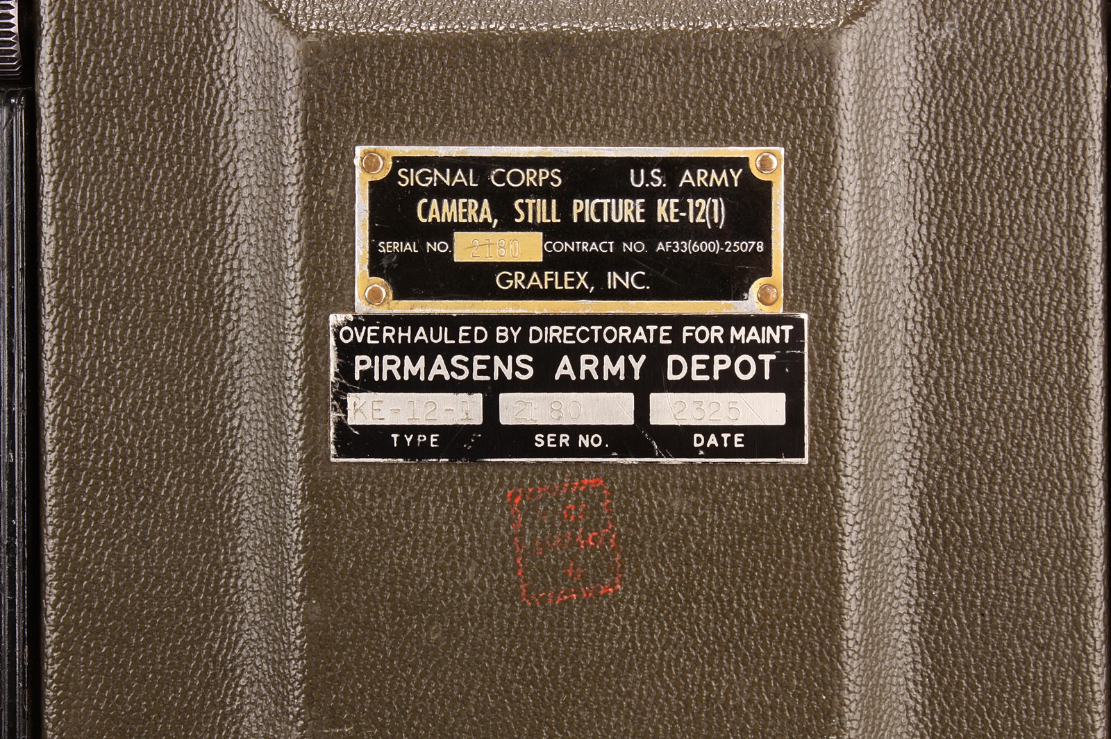 A Graflex Speed Graphic Signal Corps U.S. Army KE-12-1 Camera, green, serial no. 892576, military - Image 2 of 7