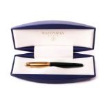 A modern Waterman Edson fountain pen, having gold coloured lid and emerald green barrel, in Waterman
