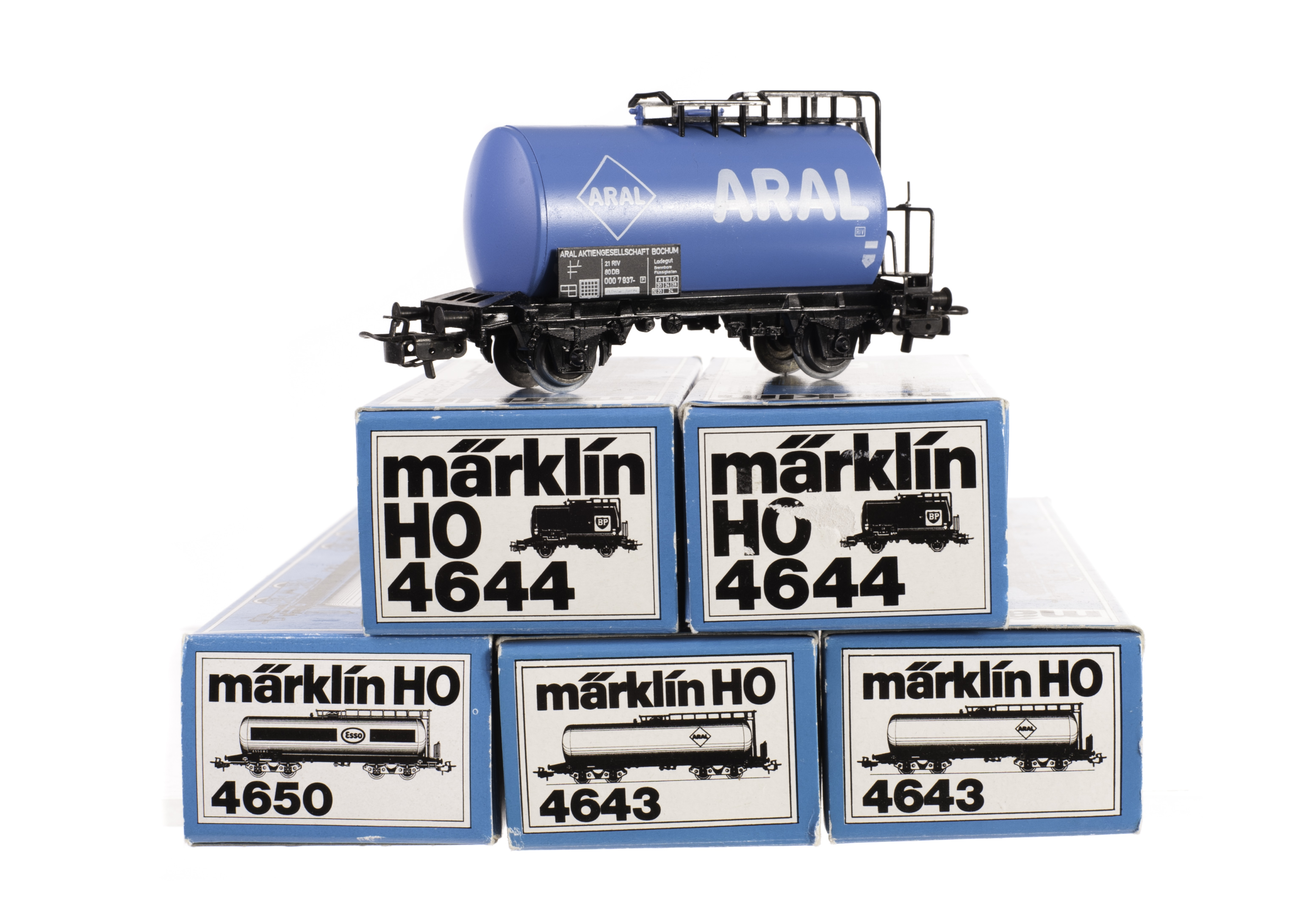 Märklin H0 Gauge freight stock: assorted tank wagons comprising 4644 (2), 4646, 4750, 4643 (2), 4650