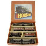 Hornby 0 Gauge Clockwork No 41 Tank Passenger set: including No 40 black 0-4-0 tank locomotive 82011