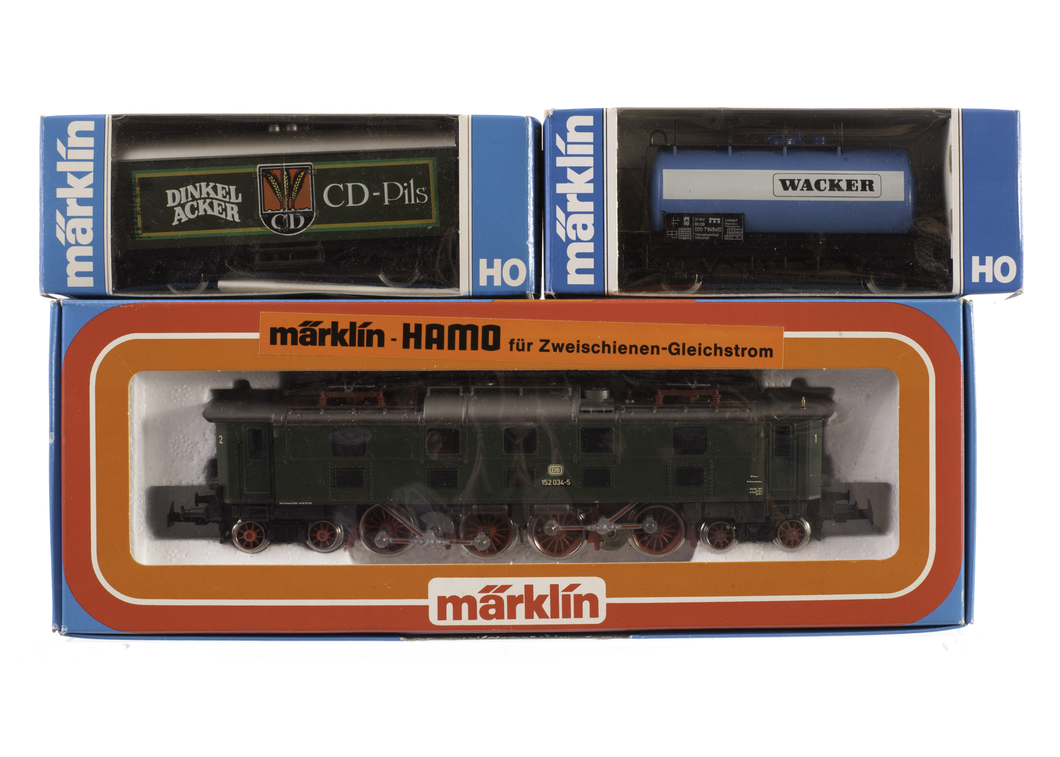 Märklin-Hamo H0 Gauge Locomotive and two freight wagons: ref 8366, a DB class 152 electric 2-B-B-2