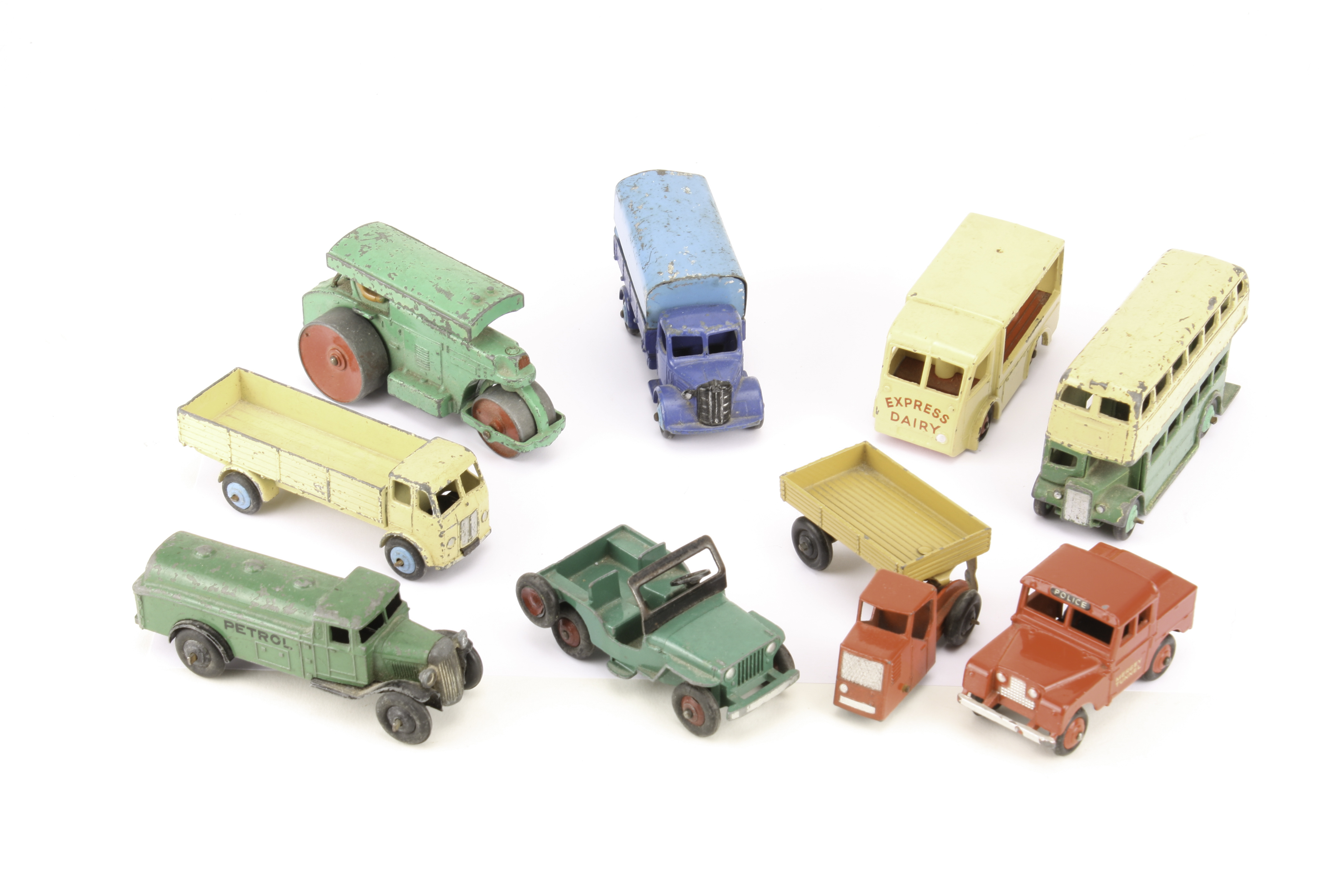 Dinky Toys Small Commercials: including 255 Mersey Tunnel Police Land Rover, 30V Express Dairy Van