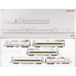 Märklin Digital H0 Gauge 3-rail/stud contact Train Pack: Ref 39710 DB ICE 5-car express train set in