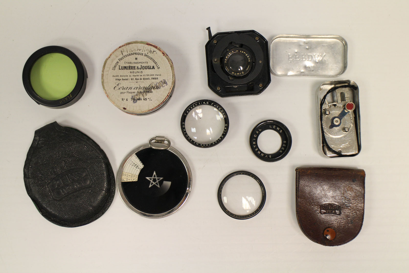 Various Photographic Items: small quantity of various photographic items including part lenses and