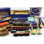 Hornby Dublo 00 Gauge 3-Rail Locomotive and Accessories: including EDLT20 BR green 'Bristol Castle',