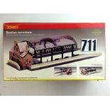 Horby Railways OO Gauge Station Terminus: R8009, with parts to make terminus or through-station,