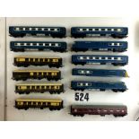 Tri-ang OO Gauge Pullman Sets; including Pullman Blue with four centre coaches, driving and trailing