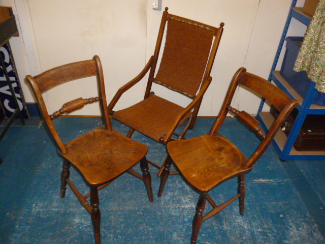 A pair of elm seat country kitchen chairs, together with a folding chair