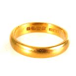 A 22ct gold wedding band, size O 1/2, approx 5.8g