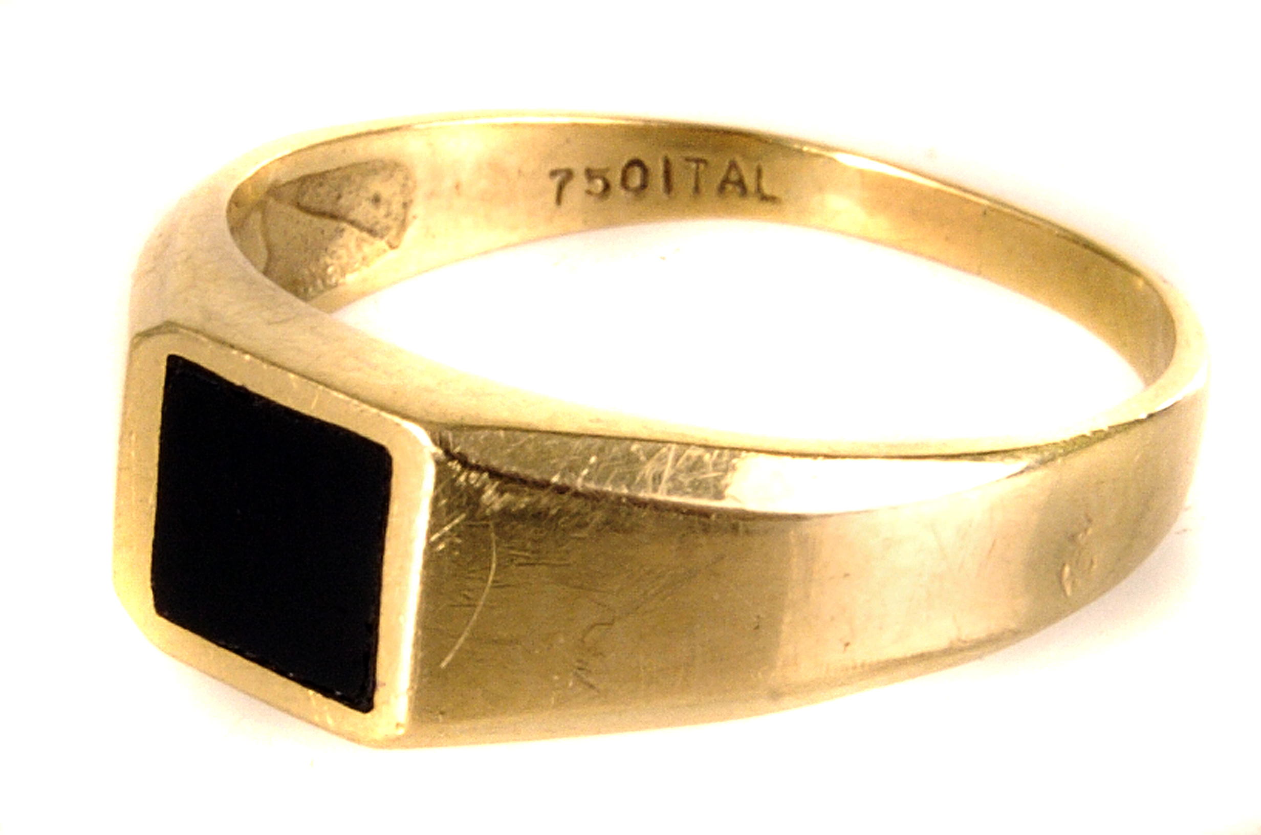 An Italian gentleman's signet ring, having a square onyx tablet, marked 750, approx 4.5g