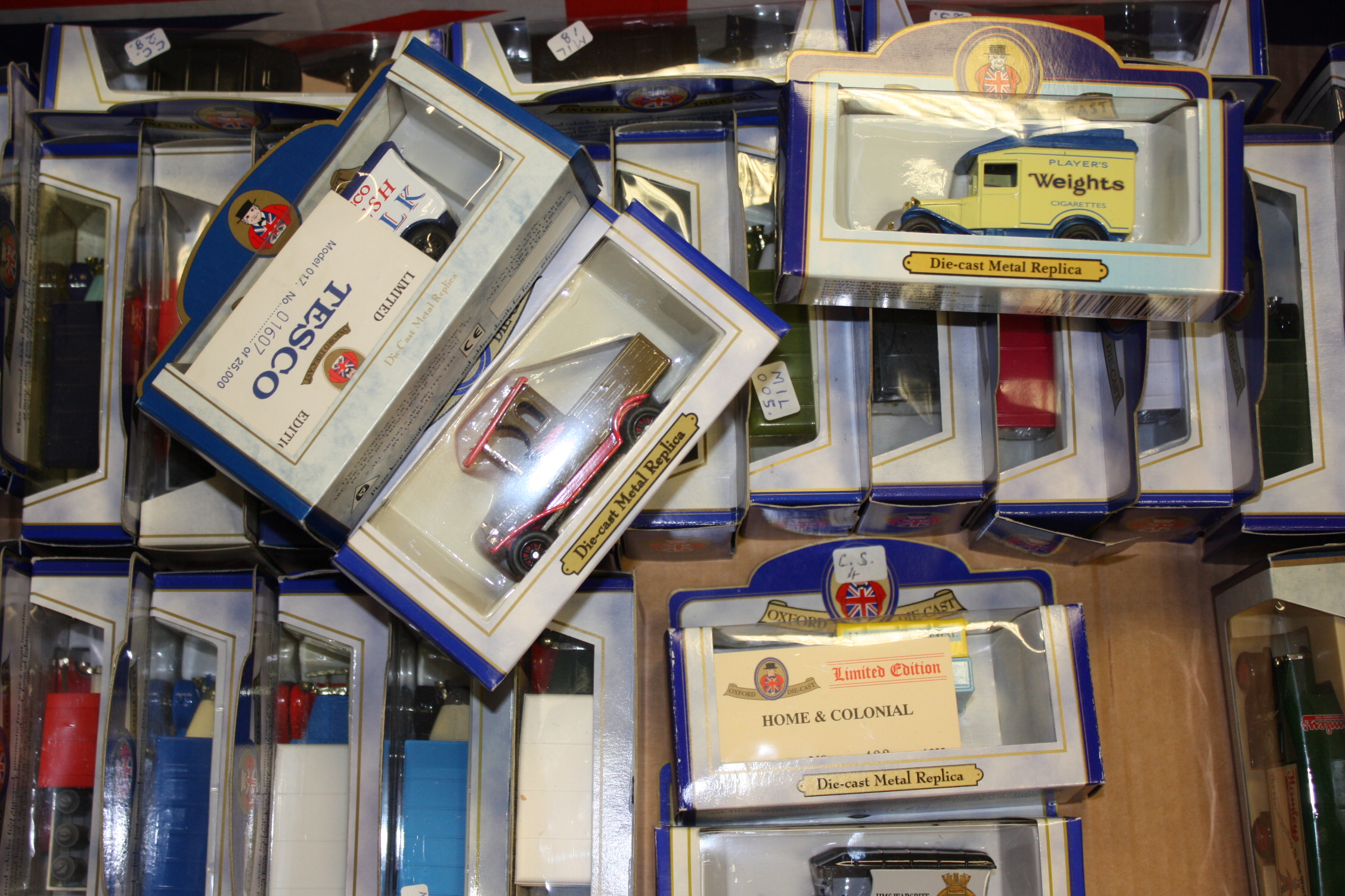 Oxford Diecast, 30+ models of commercial vehicles, in original boxes, E, boxes G-E (30+)