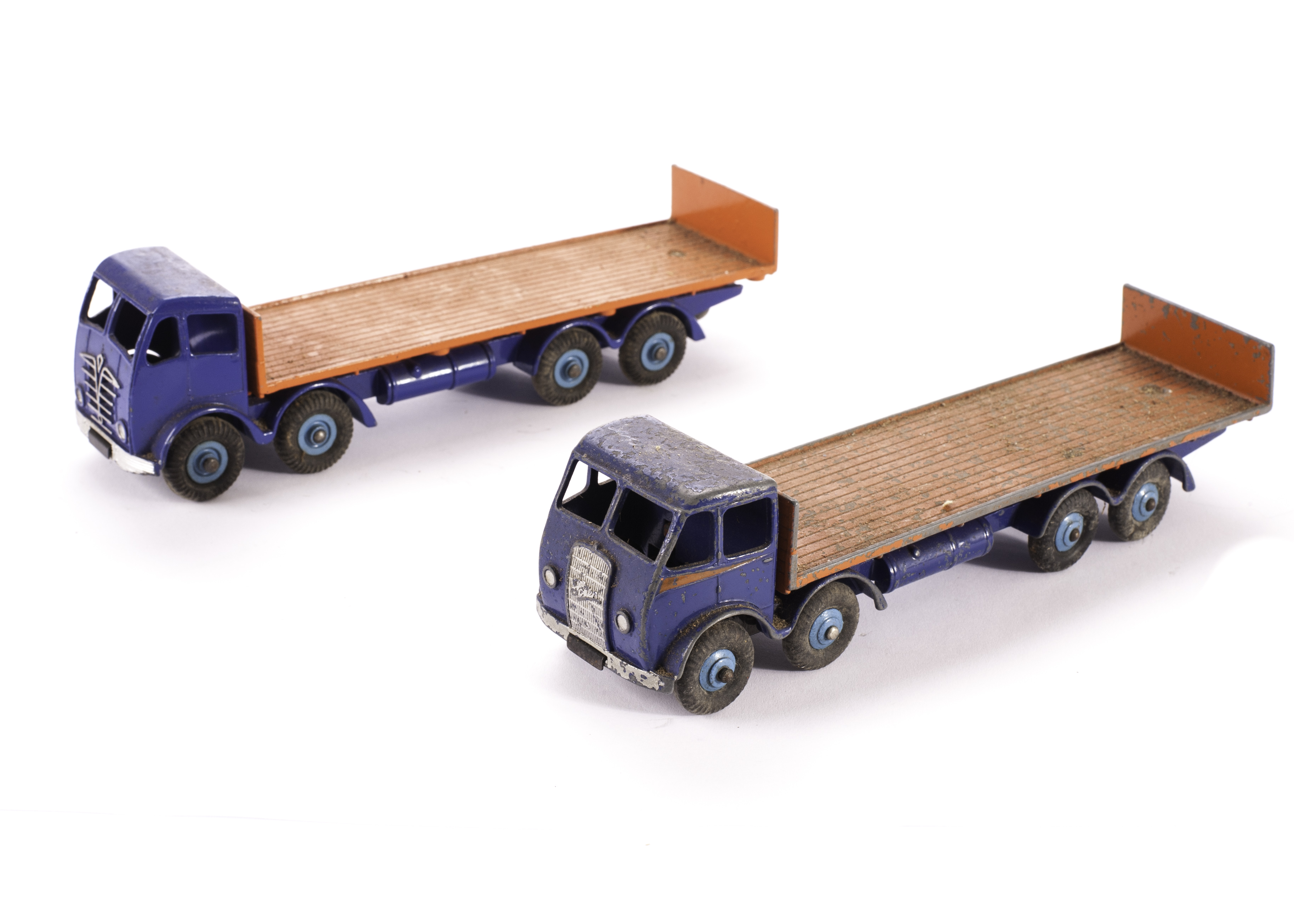 Dinky Supertoys 903 Foden Flat Truck With Tailboard, 2nd type violet blue cab and chassis, orange