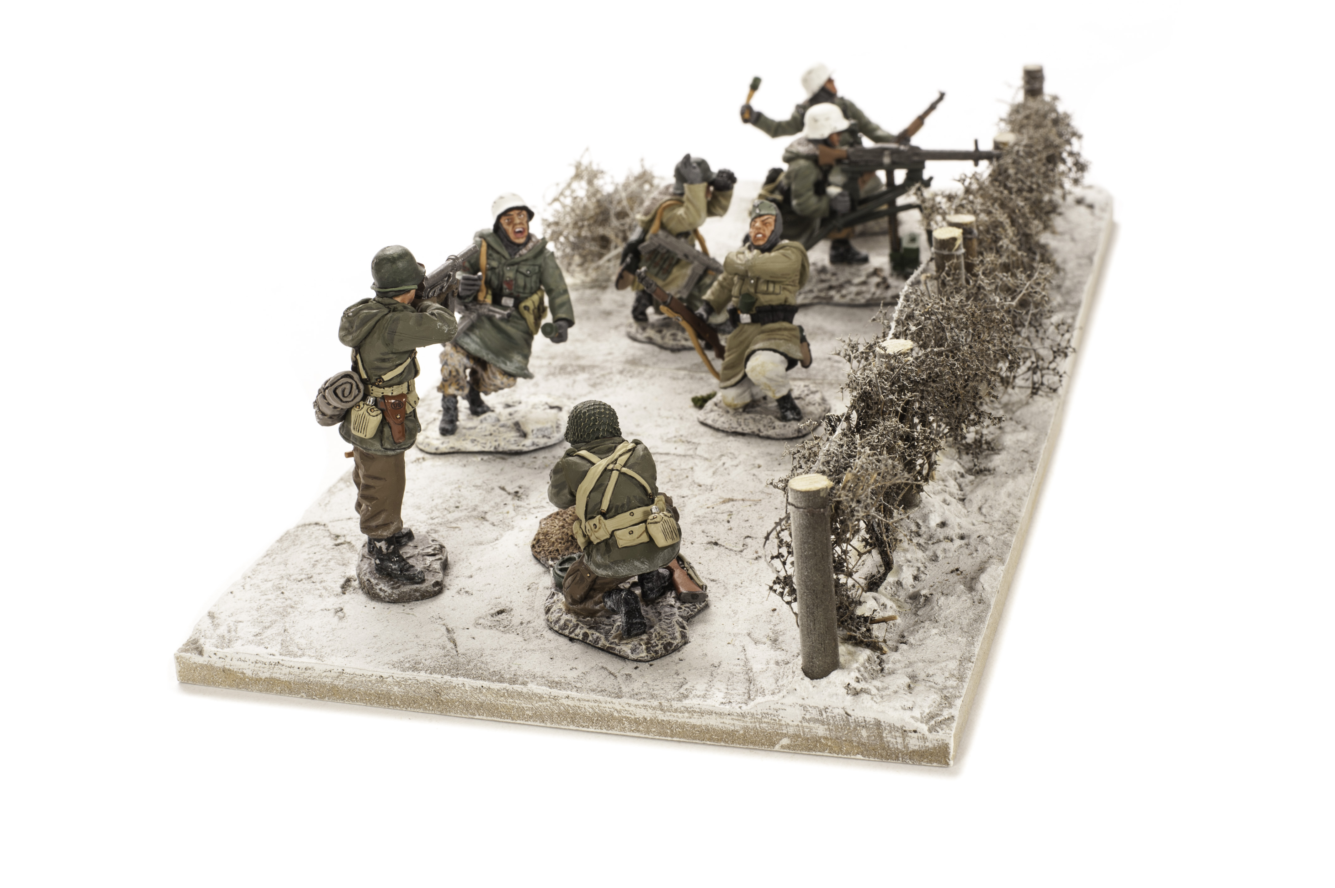 King & Country Winter dioramas on JG Miniatures bases, BBA10 'Mine laying surprise' and WSS82 MG42