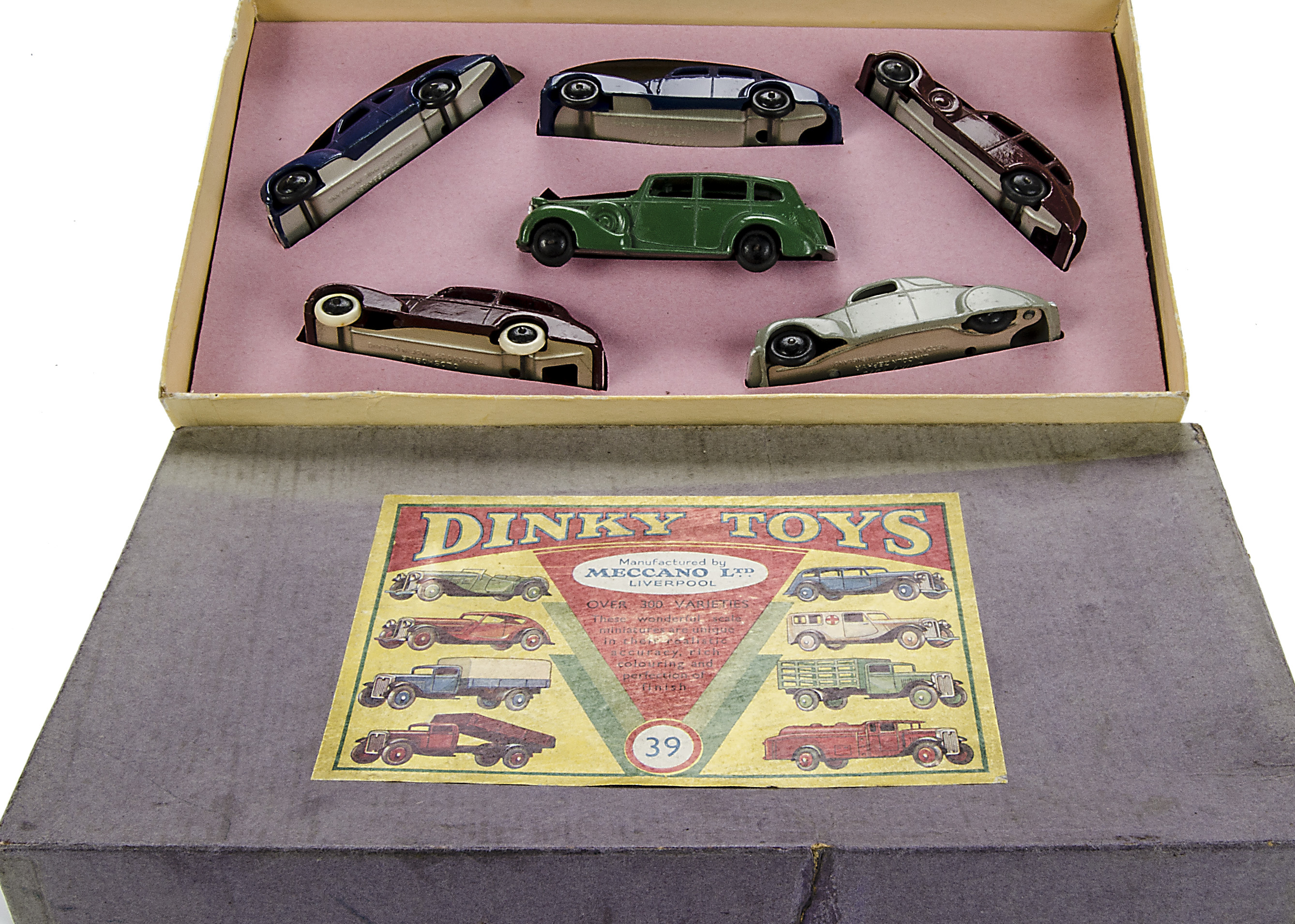 A Pre-War Dinky Toys 39 USA Saloon Cars Set, comprising 39a Packard, green body, black smooth