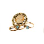 A modern 9ct gold and opal solitaire ring, together with a 9ct gold and turquioise set brooch and