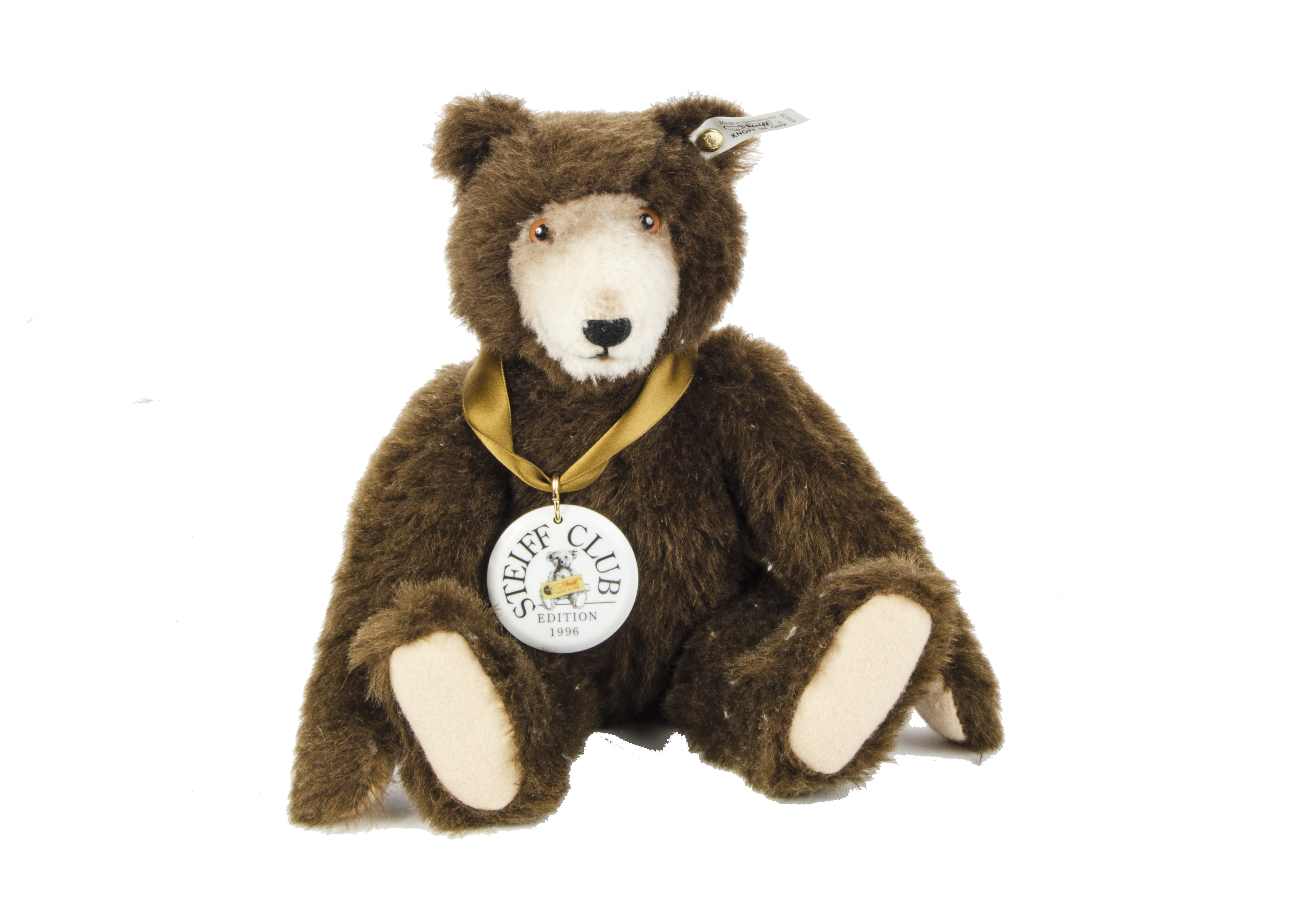 A Steiff Limited Club Edition Dicky Teddy Bear replica 1935, in original box with certificate,