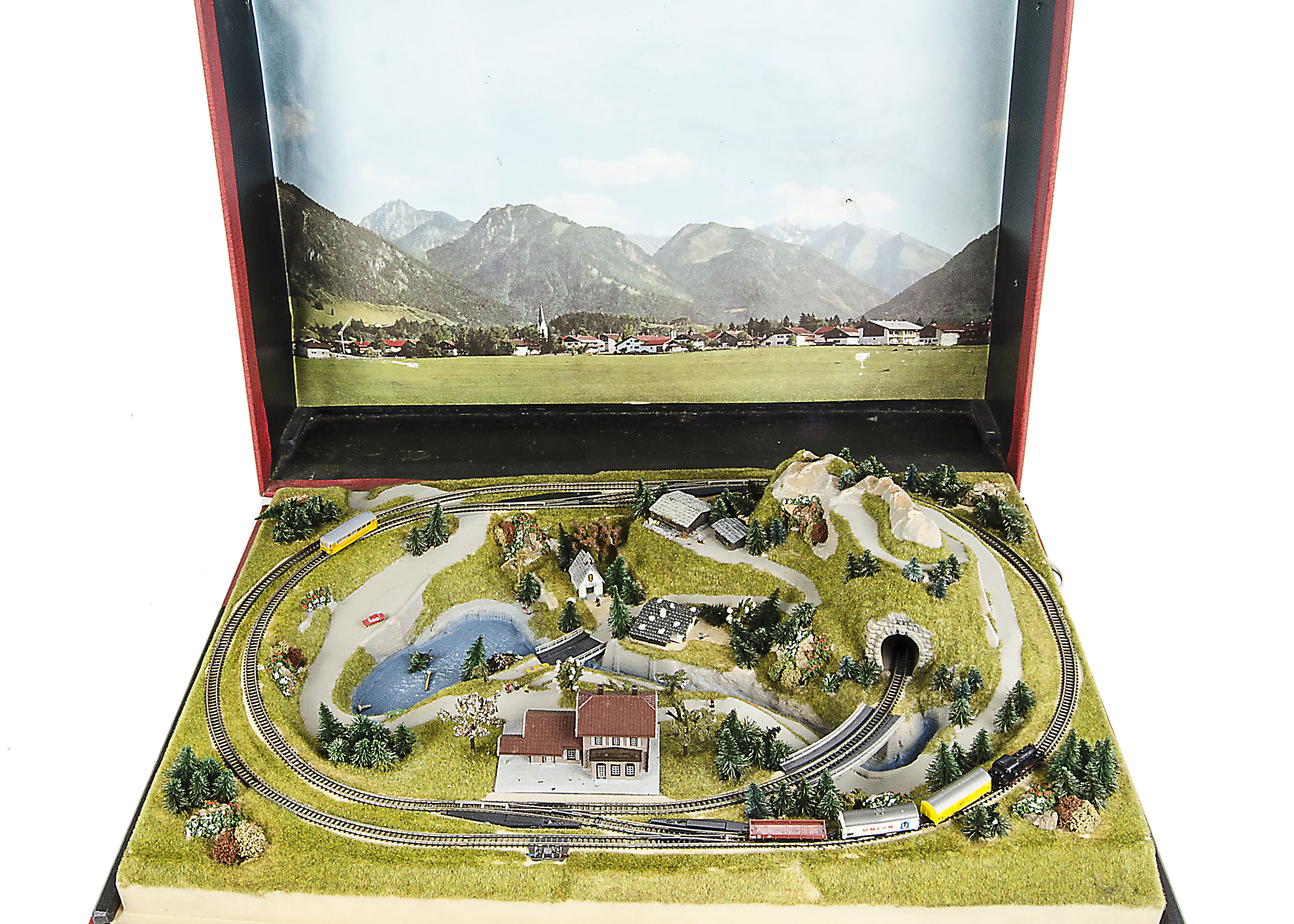 A Z Gauge layout in soft-covered vinylcase 21”x29”x7”: with continental summer scene including