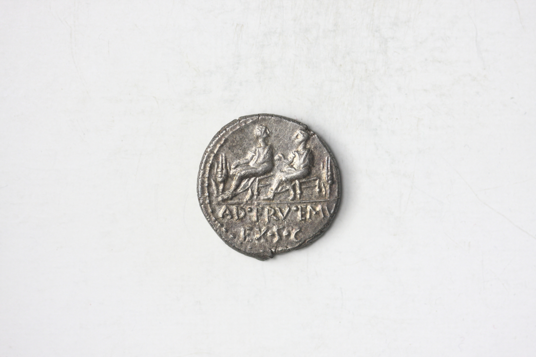 Roman Republic. L. Calpurnius Piso Caesoninus and Q. Servilius Caepio, questors. AR Denarius, 100 - Image 2 of 2