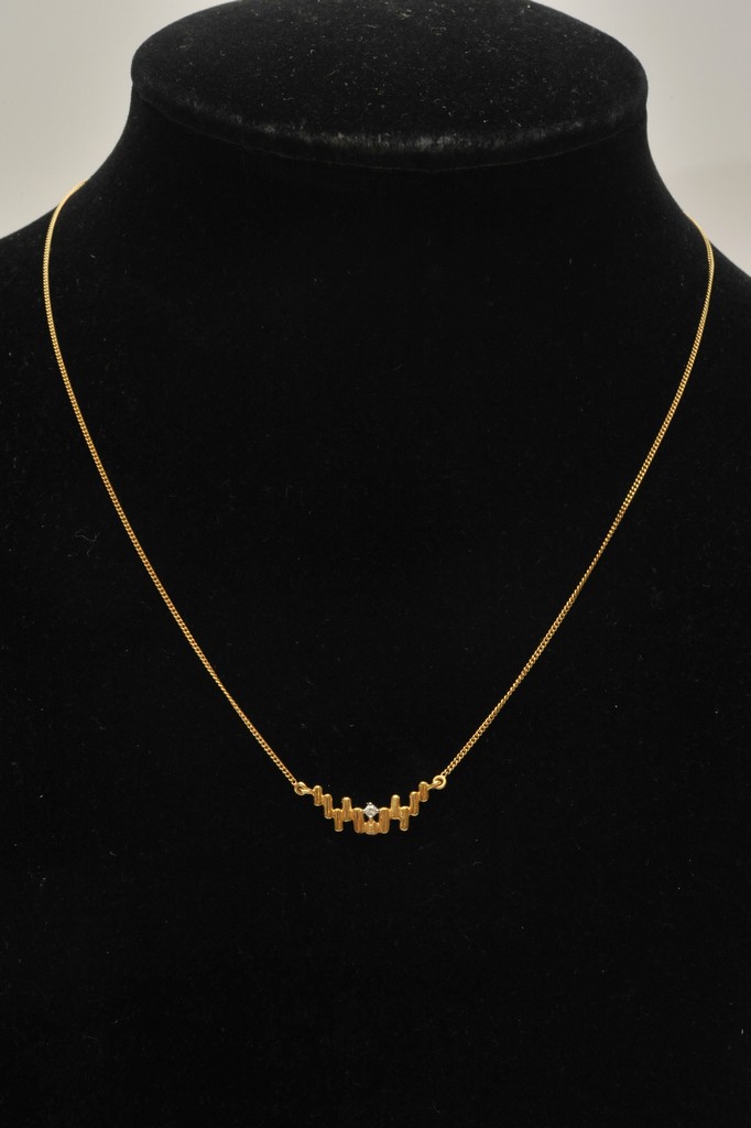 An 18ct yellow gold necklace and pendant - Image 2 of 2