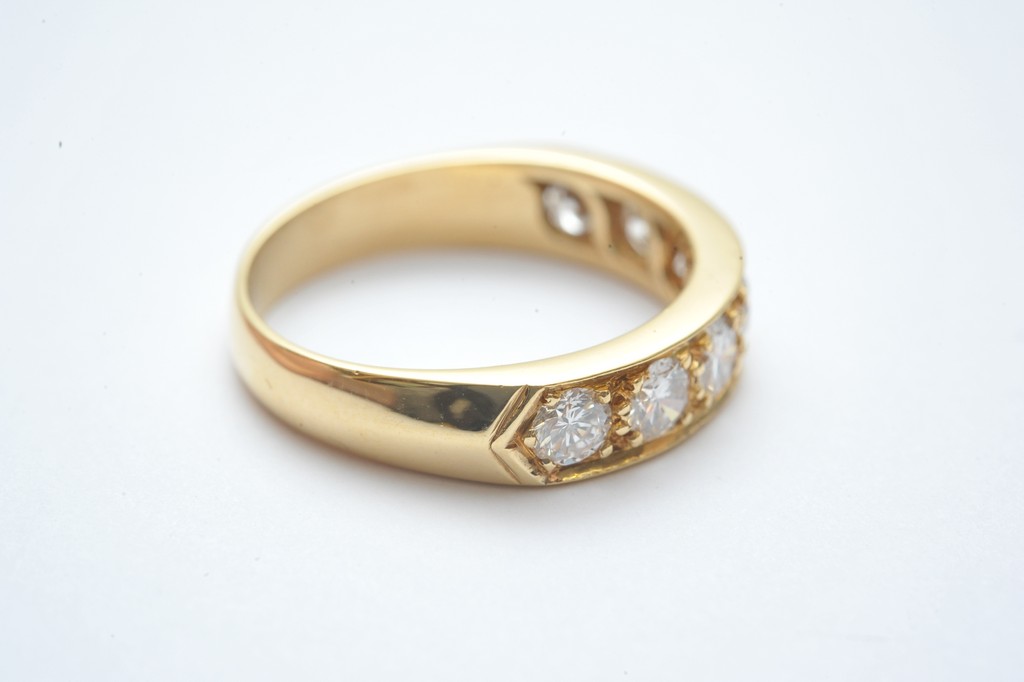 An 18ct yellow gold half hoop ring inset - Image 2 of 2