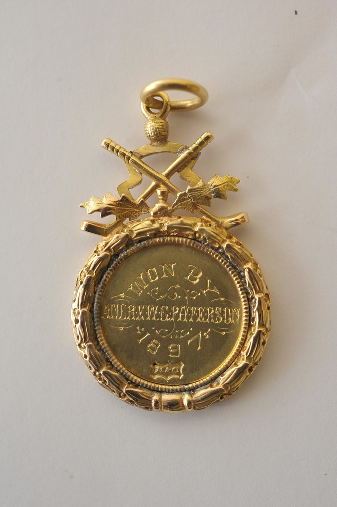 A Victorian gold golfing medal from Bank - Image 2 of 2