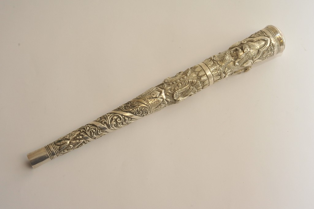 An Indian white metal parasol handle wit - Image 3 of 4