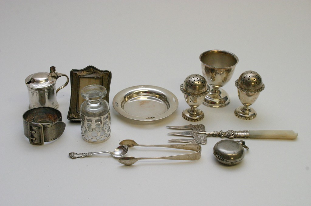 A bag of small silver and plated items i - Image 2 of 2