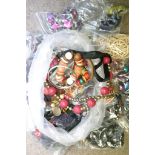 A bag of mixed costume and dress jewelle