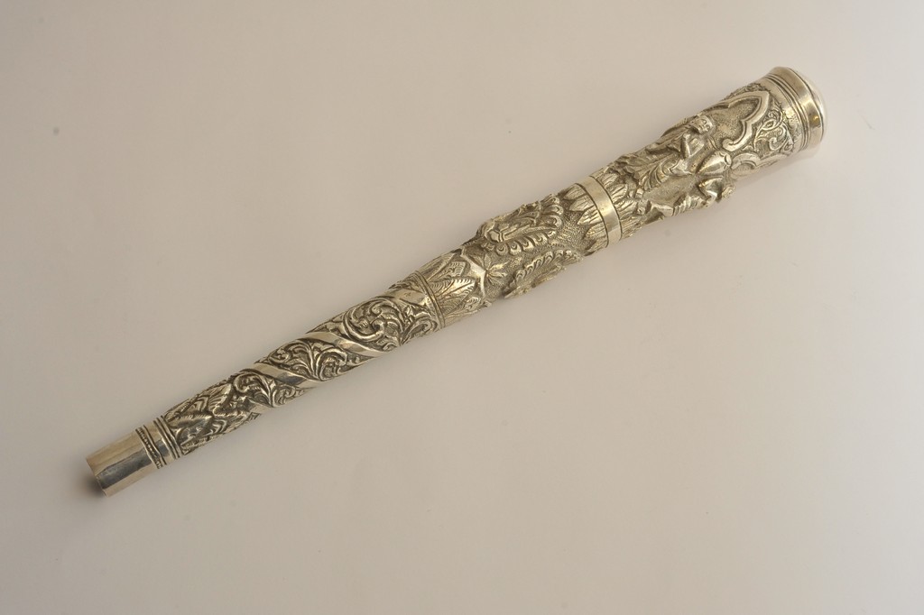 An Indian white metal parasol handle wit - Image 2 of 4