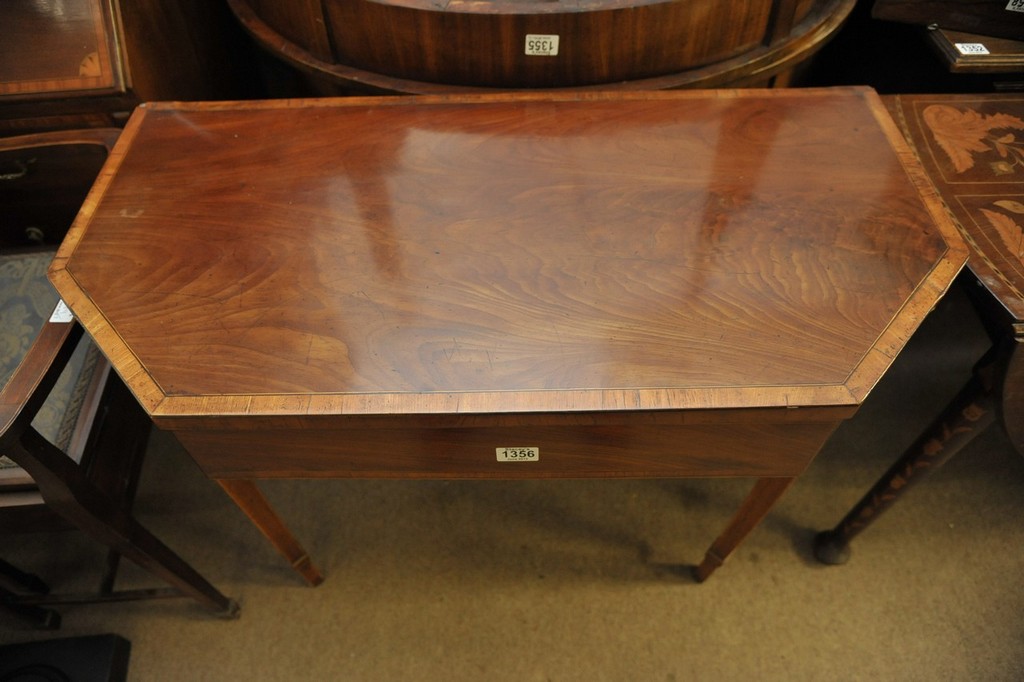 A quality George III crossbanded card table - Image 2 of 2