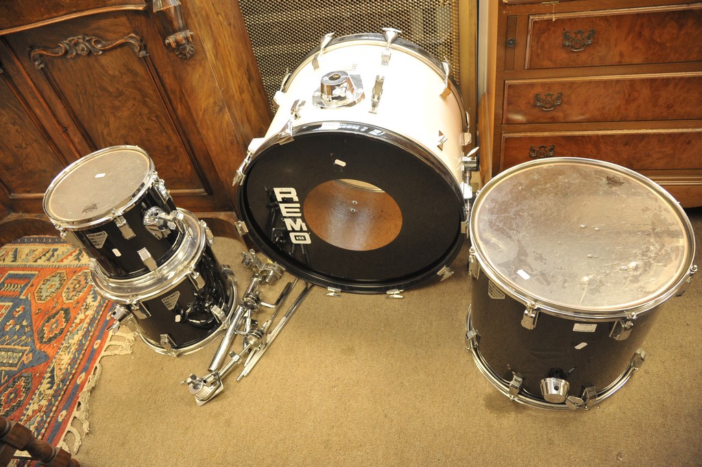 A Remo 22inch Bass drum, two rack toms, floor tom and stands.