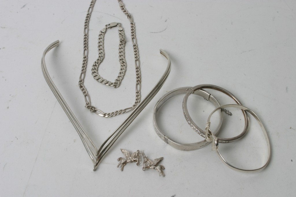 A small bag of various silver jewellery including a necklace