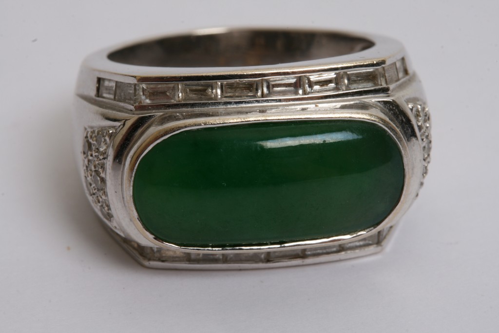 A 18ct white gold ring inset with jade stone surrounded by diamonds with testing certificate. - Image 3 of 4