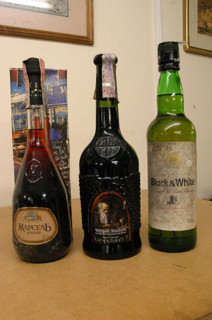 Three bottles of alcohol including a vintage bottle of Black and White Old Scotch Whisky