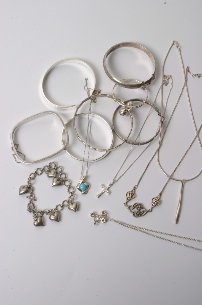 A small collection of various silver jewellery including bangles