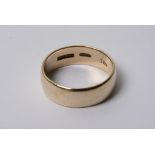 A 9ct gold wedding band 6mm diameter