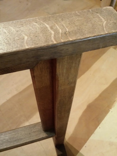Prayer /kneeling bench, ecclesiastical item, oak with claret pad and two kneeling cushions. 214 cm. - Image 2 of 4