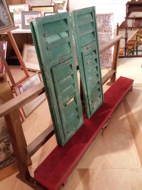 Rustic French wooden shutters, painted (turquoise) 37.5 cm wide 133.5 cm high - Image 3 of 7