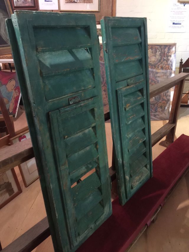 Rustic French wooden shutters, painted (turquoise) 37.5 cm wide 133.5 cm high - Image 2 of 7