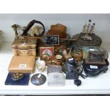 A quantity of tourist ware, collectables