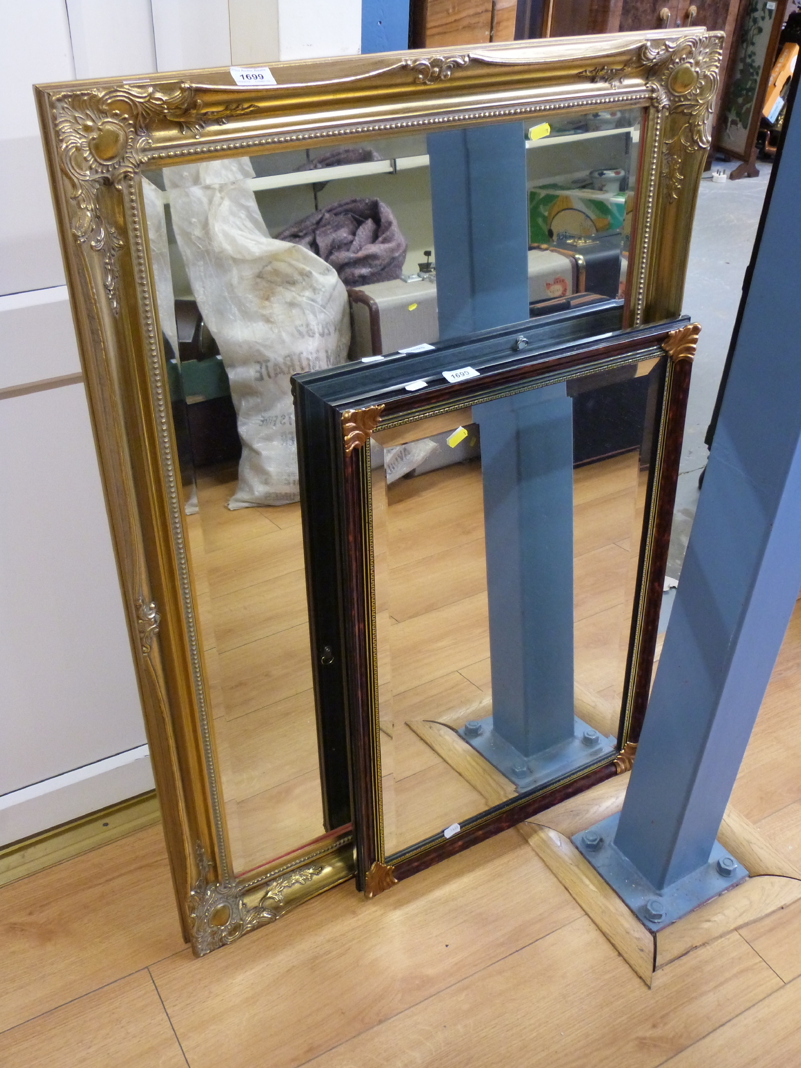 A large gilt framed mirror (74 x 106cm o