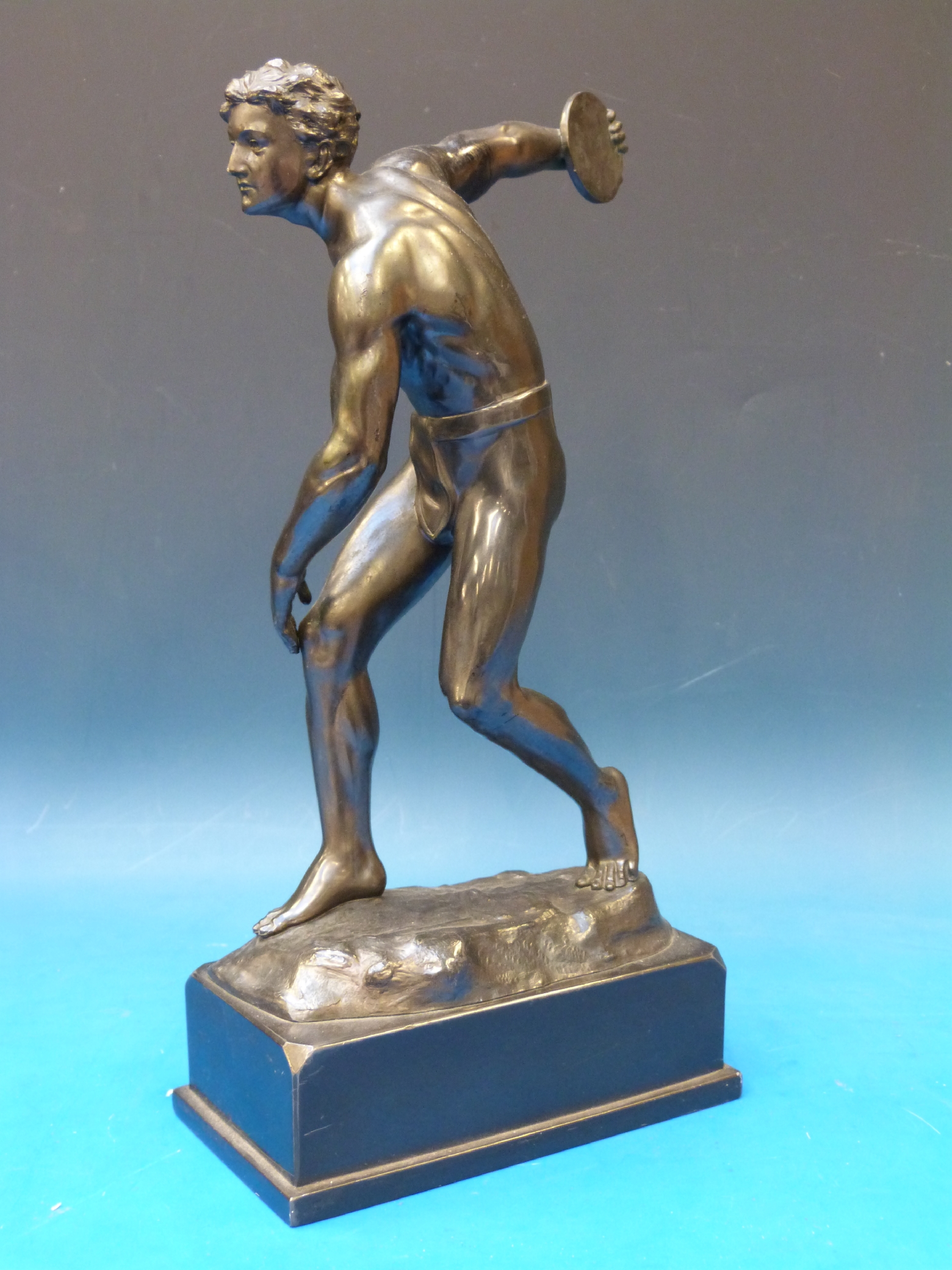 A spelter figure of a discus thrower on - Image 2 of 2