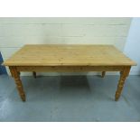 A pine kitchen table (L181 x W92 x H77)