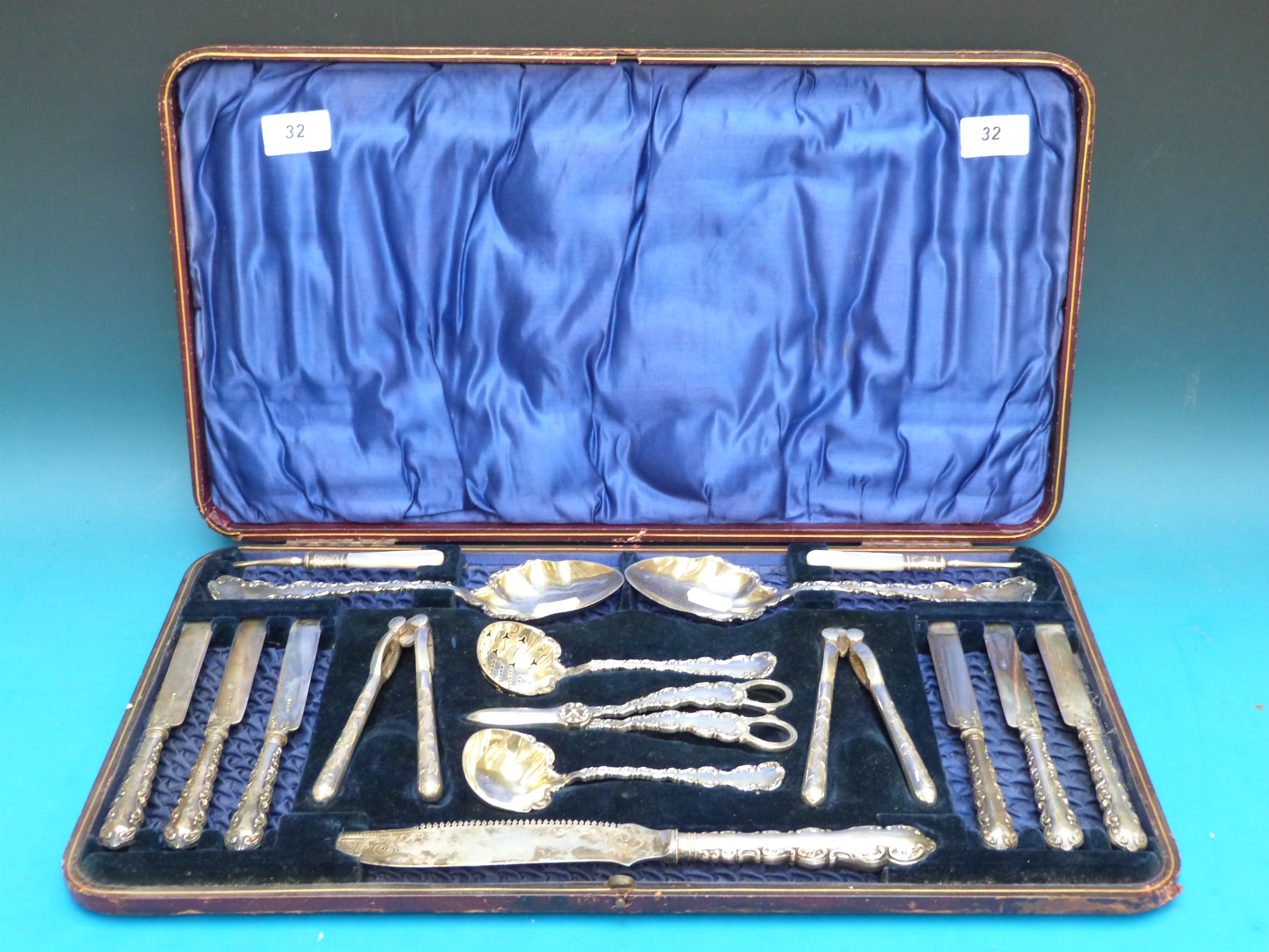 A cased silver plated dessert set compri