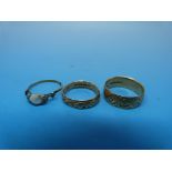Two hallmarked 18ct gold rings (8.1g) to