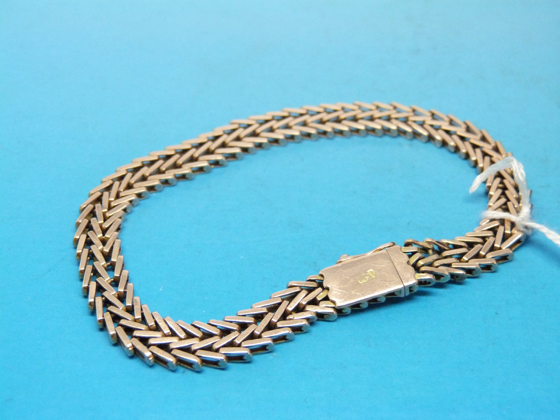 A yellow metal bracelet marked 15ct, probably Edwardian, with spare links, - Image 2 of 2