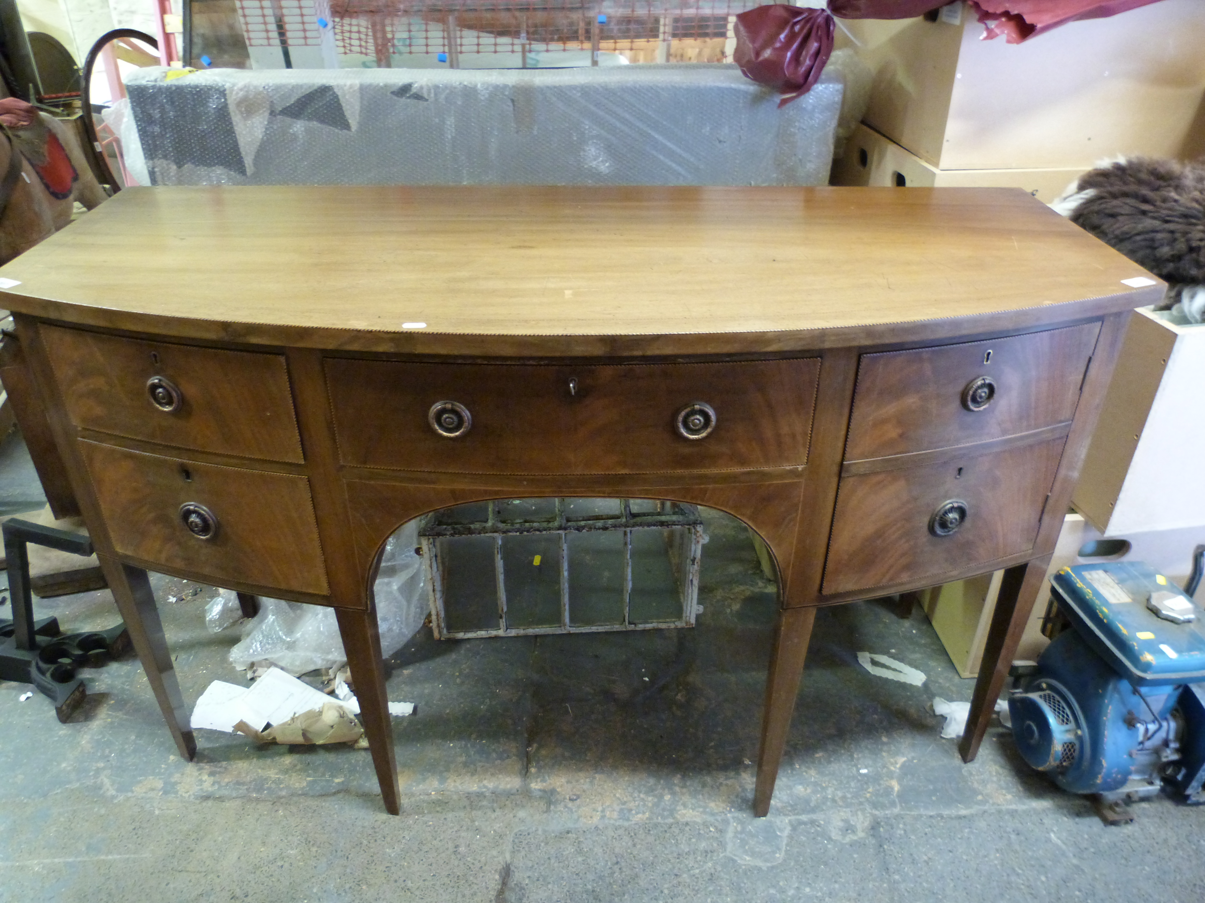 A mahogany inlaid bow-fronted sideboard in the Georgian style (H88 x L153 x W61cm)