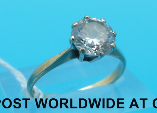 A 9ct gold ring set with a round cut cubic zirconia (size O) - Image 2 of 5