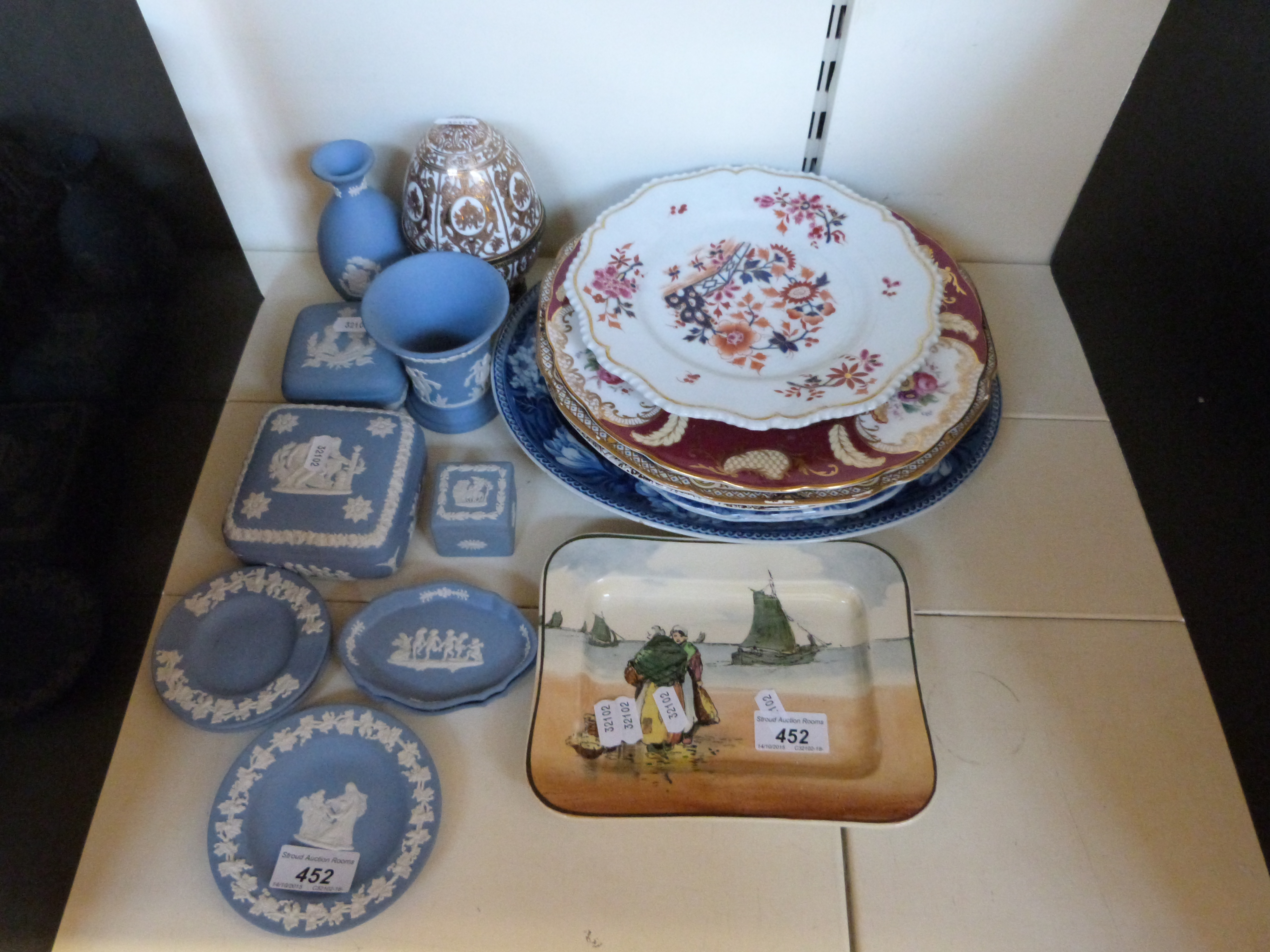 A quantity of sundry ceramics to include Wedgwood, Doulton,